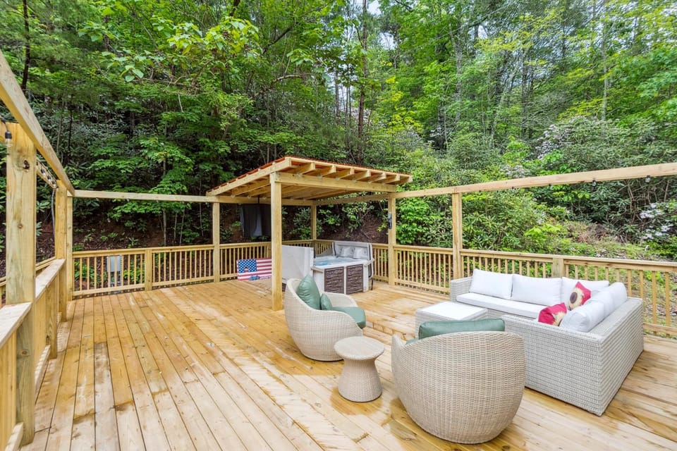 Baby Bear Valley - Peaceful Gatlinburg Retreat House in Gatlinburg