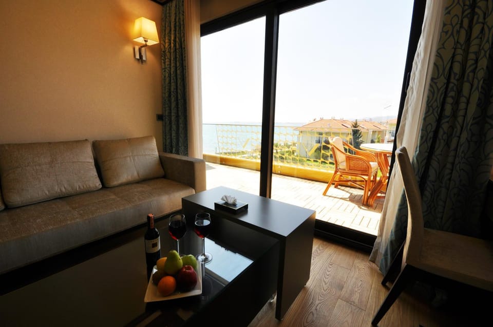 Balcony/Terrace, Living room