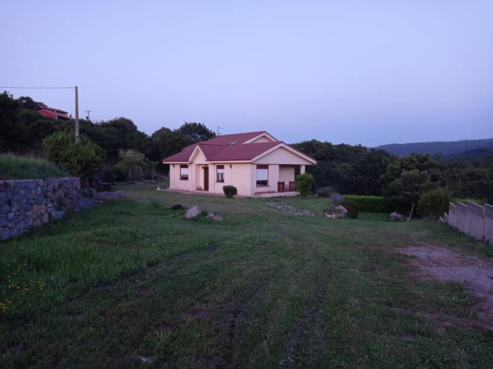 Casa Vacacional Las Buganvillas House in Western coast of Cantabria