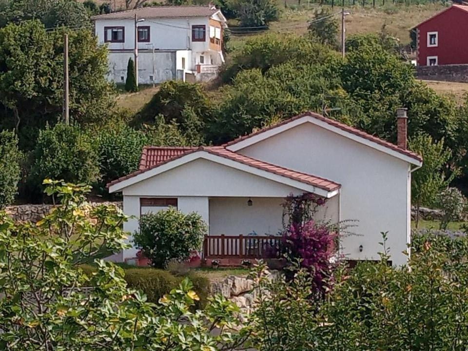 Casa Vacacional Las Buganvillas House in Western coast of Cantabria