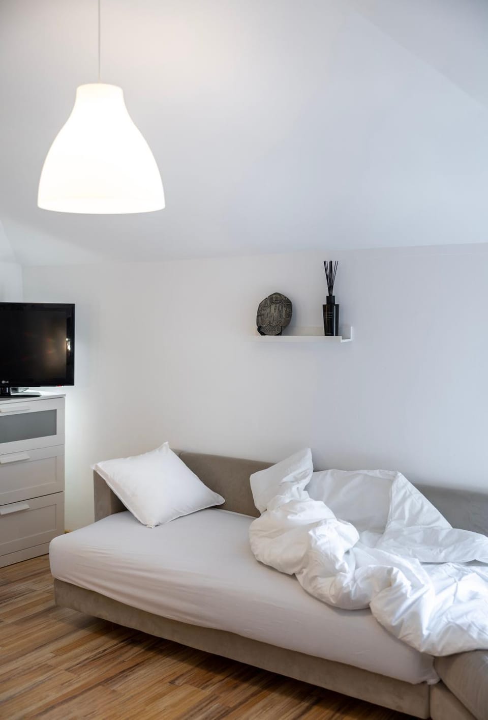 Bed, TV and multimedia