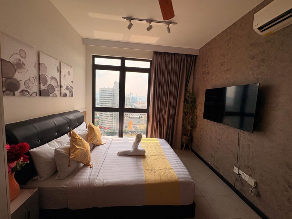 Dining area, Bedroom, air conditioner