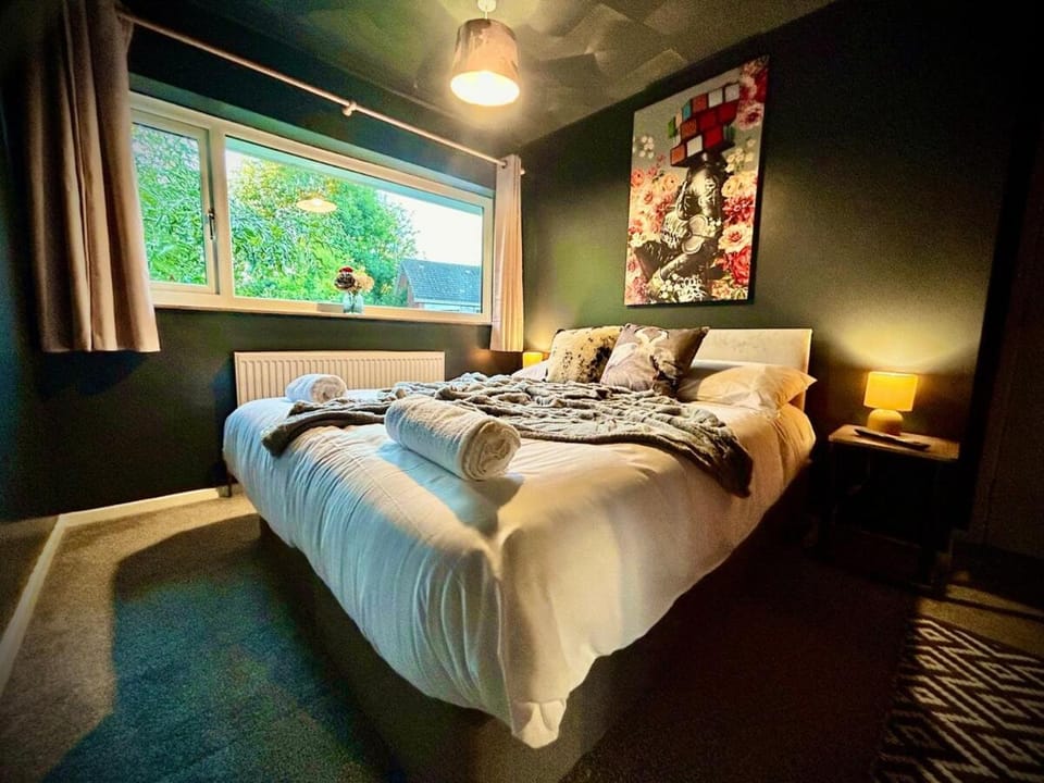 4 Bedroom House - DISC0UNTS - Parking, Contractors, Group, Family House in Canterbury