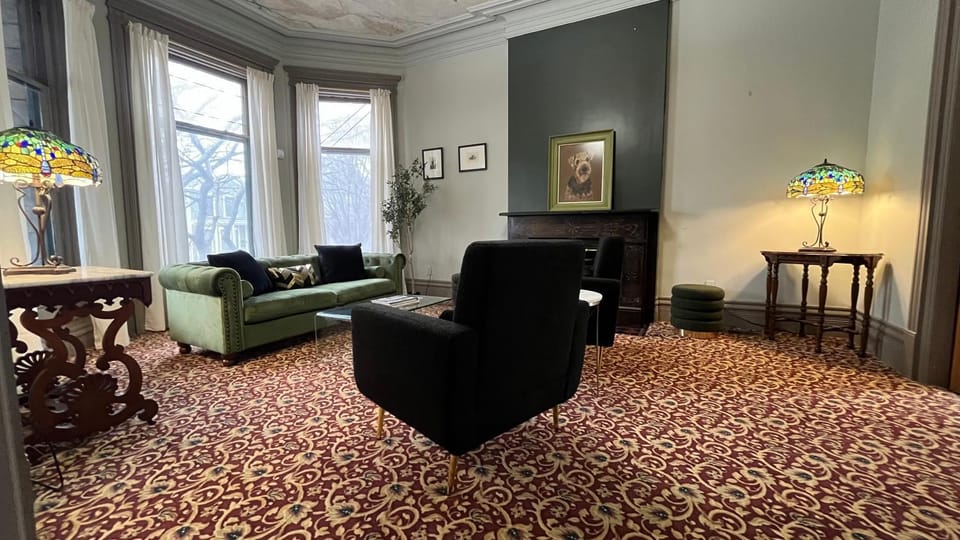 Living room, Seating area