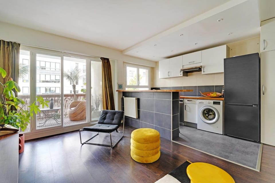 Kitchen or kitchenette, Living room