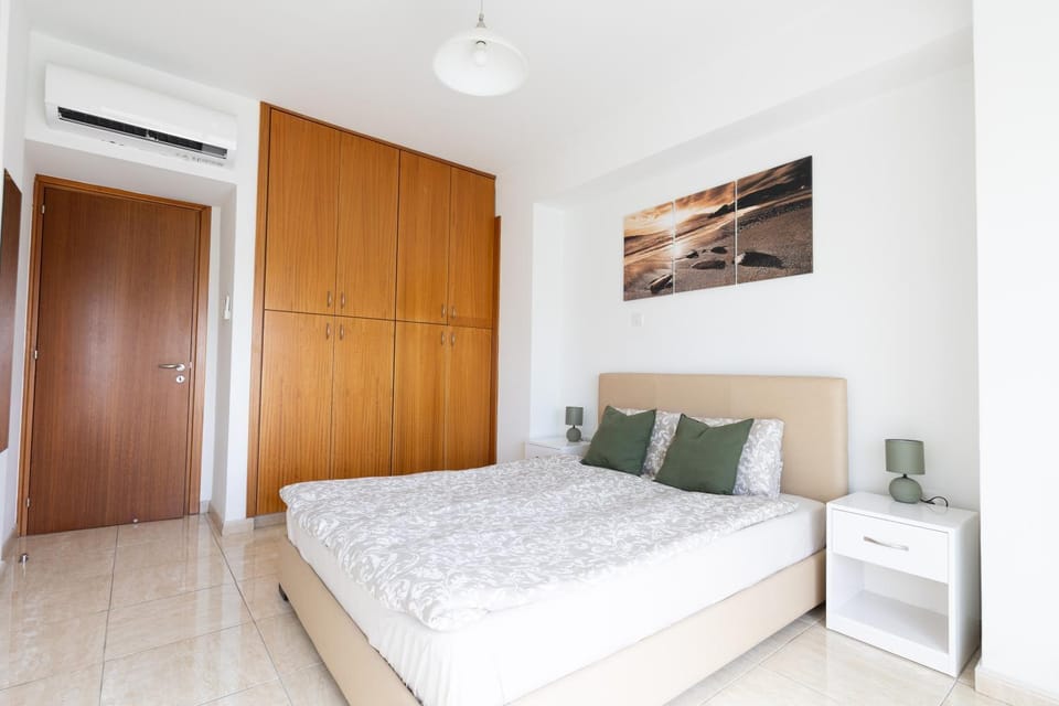 Bed, Photo of the whole room, Bedroom, wardrobe, air conditioner