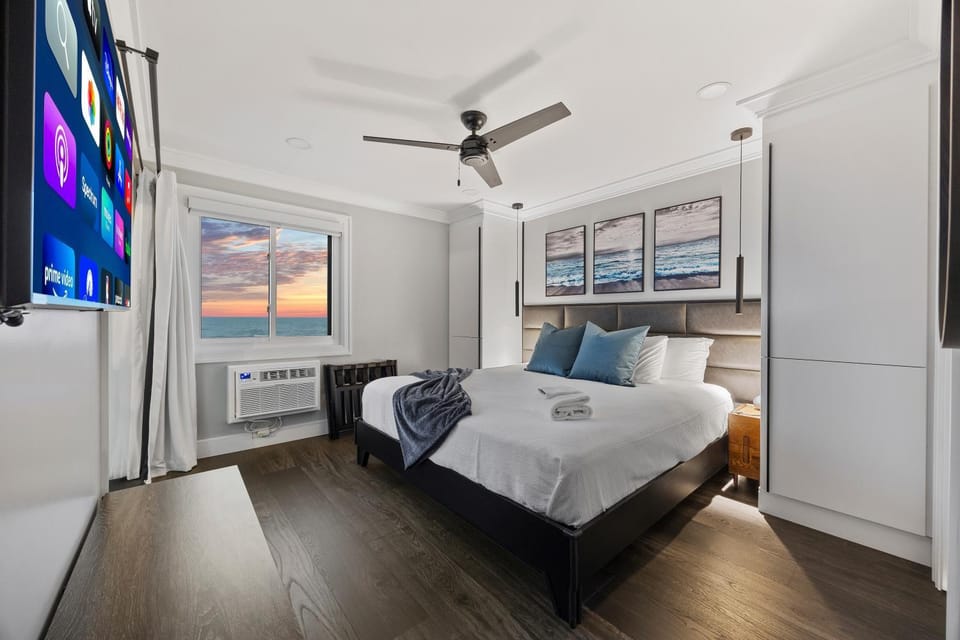 Bed, Natural landscape, TV and multimedia, Beach, Bedroom, Sea view, Sunrise, heating, storage, wardrobe, air conditioner