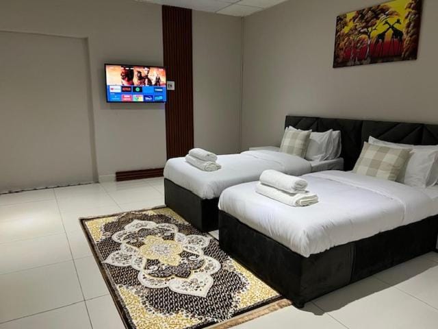 Bed, Bedroom, towels