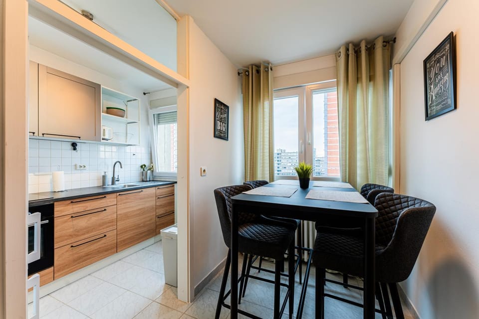 View (from property/room), Kitchen or kitchenette, Dining area, oven, stove, kitchen