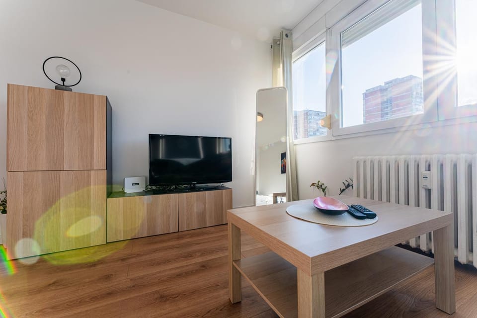 Property building, TV and multimedia, View (from property/room), Seating area, Dining area, wardrobe
