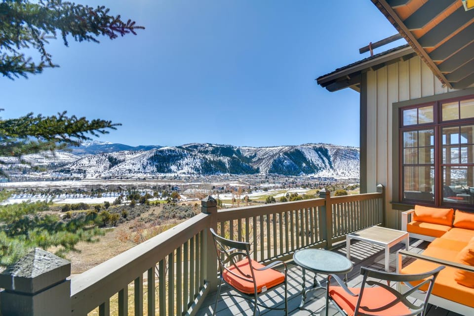 Hot Tub & Mtn-Views! Luxe Group Getaway in Edwards House in Edwards
