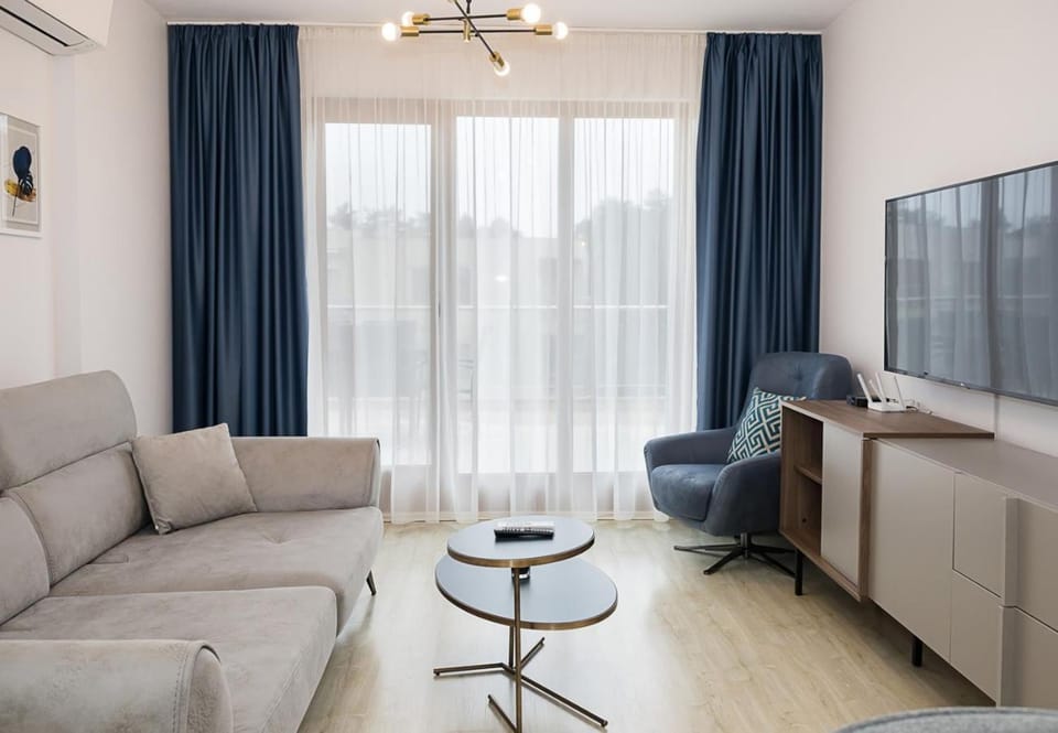 TV and multimedia, Living room, Seating area, air conditioner