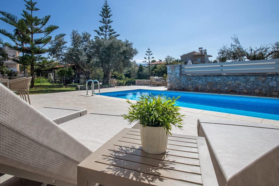 Day, Pool view, Swimming pool, sunbed