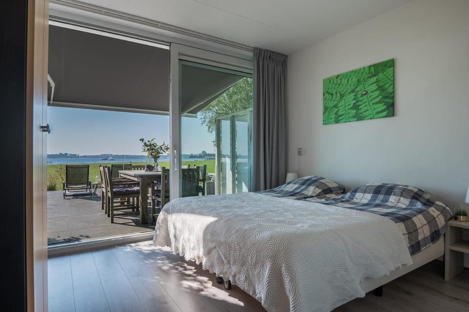 Bed, Balcony/Terrace, Photo of the whole room, Bedroom