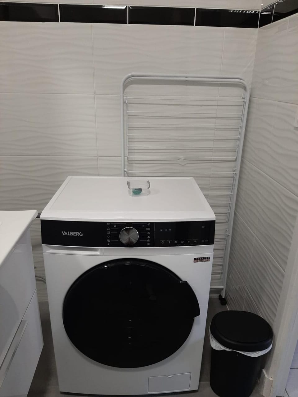 Kitchen or kitchenette, washing machine, dryer