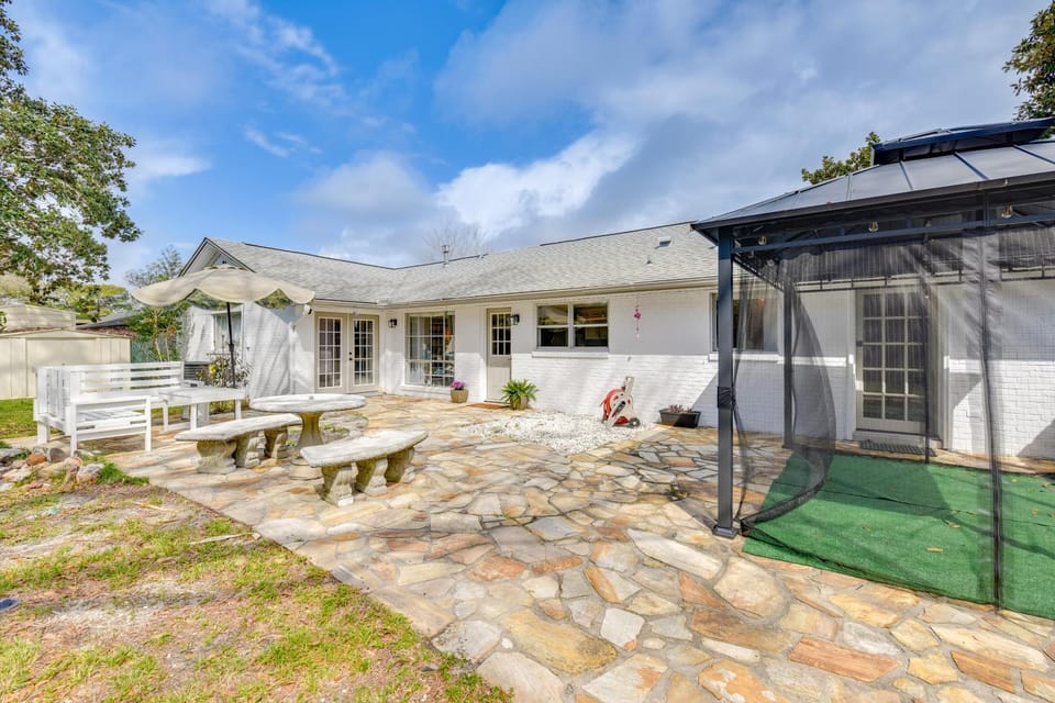 2 Mi to Shore: Modern Retreat in Fort Walton Beach House in Wright