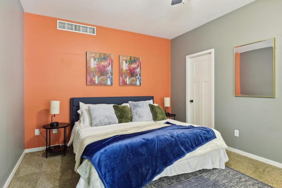 Bed, Photo of the whole room, Bedroom