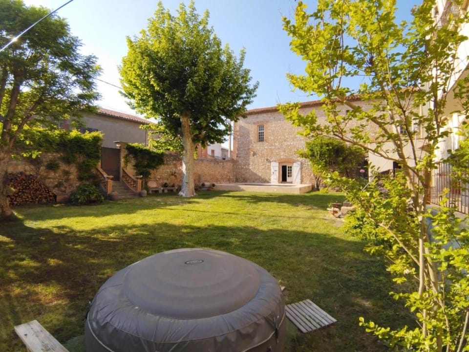La maison bachelet Bed and Breakfast in Occitanie