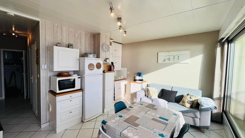 Kitchen or kitchenette, Living room, Dining area