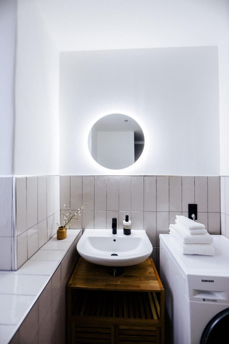 Shower, Toilet, Bathroom, towels, washing machine, dryer