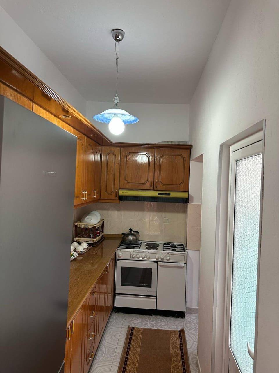 Kitchen or kitchenette, oven