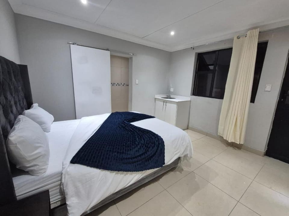 Maglovir Economy Bed and Breakfast in Cape Town
