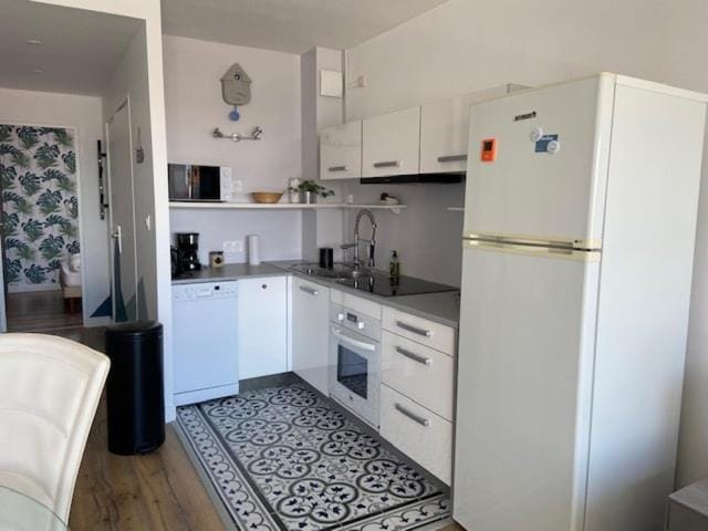 Kitchen or kitchenette, dishwasher, oven, stove