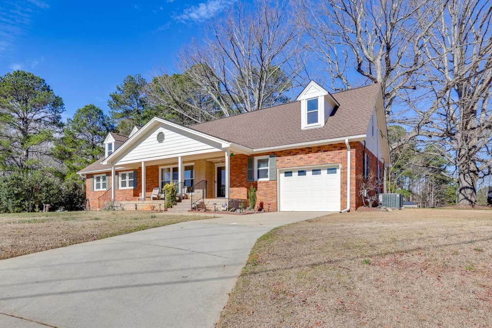 14 Mi to Raleigh: Charming Family Home! House in Cedar Fork