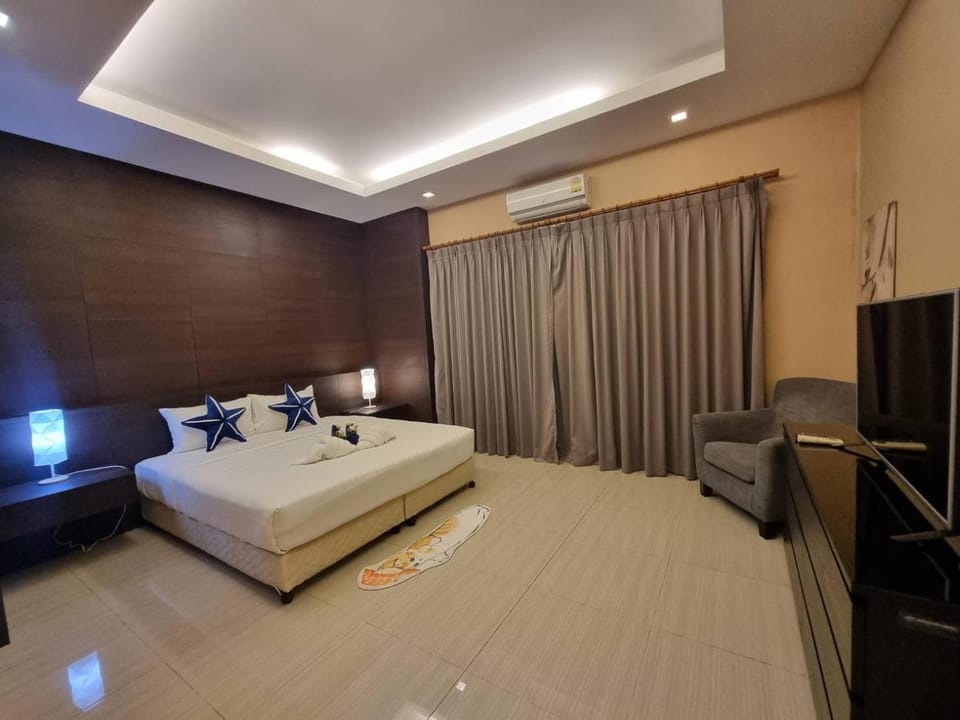 Bed, TV and multimedia, Living room, Photo of the whole room, Evening entertainment, Bedroom