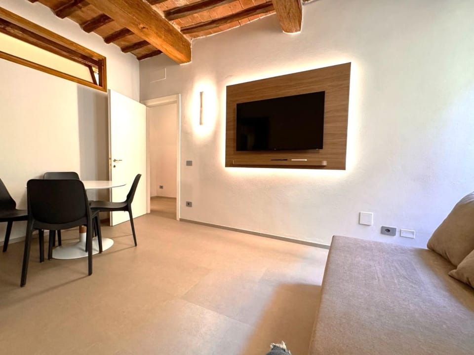 Communal lounge/ TV room, TV and multimedia, Living room, Seating area, Evening entertainment