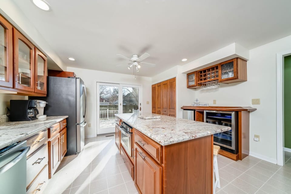 5 Bedroom with Fire Pit, Patio & Large Yard House in South Haven