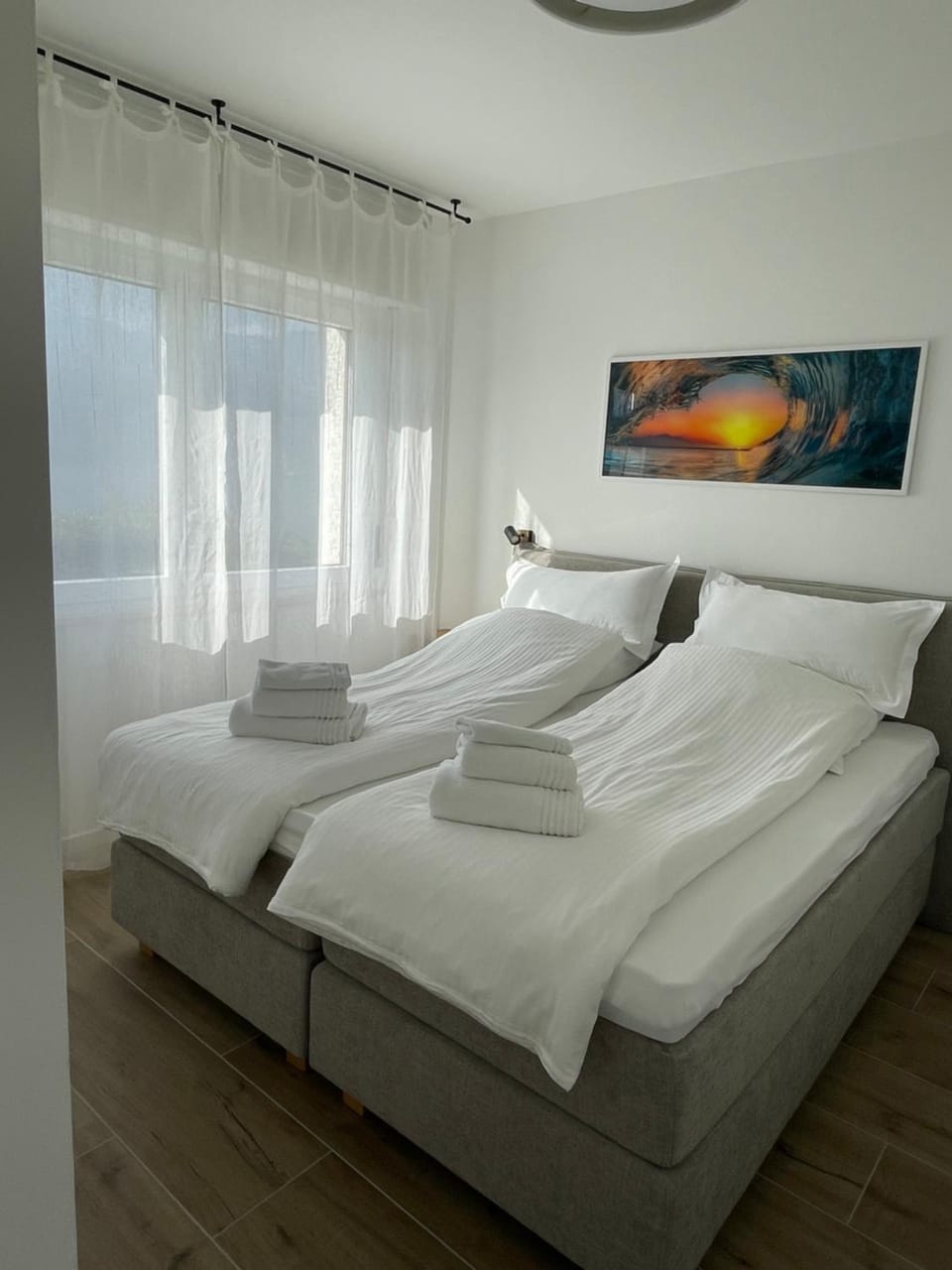 View (from property/room), Bedroom, Lake view, Landmark view, Mountain view