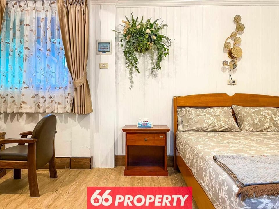 Charming 1-Bedroom Home Steps from Saturday Market House in Chiang Mai