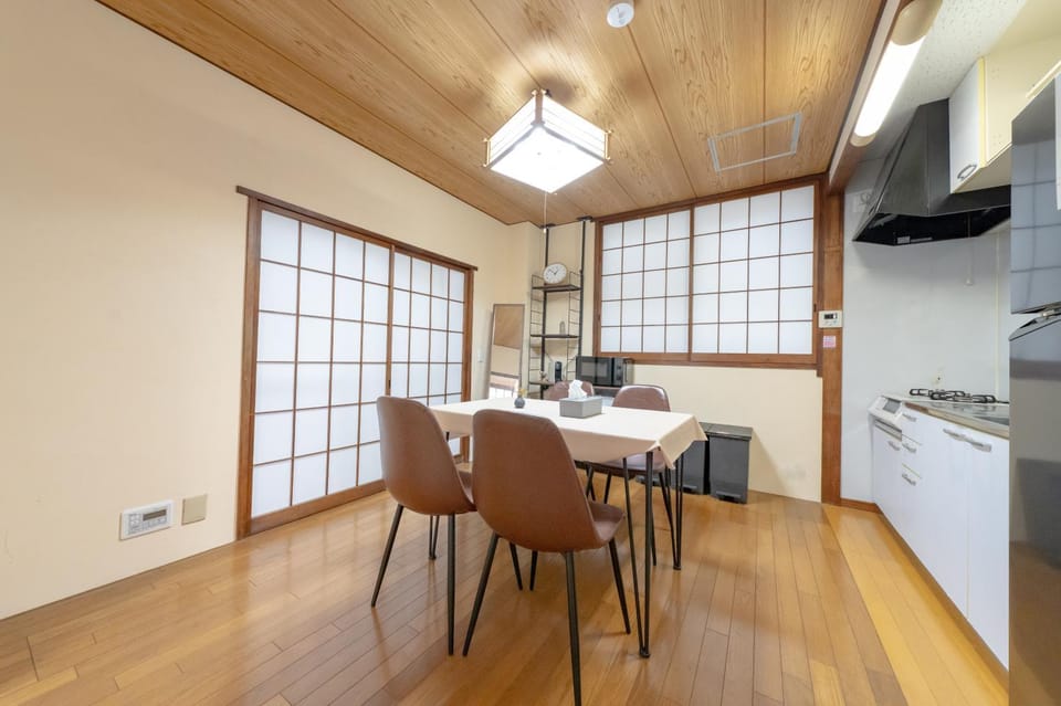 Kitchen or kitchenette, Dining area, pet friendly