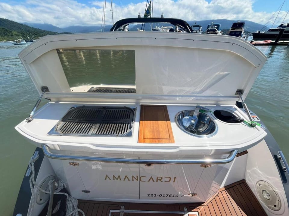 Azov 38 pés Docked boat in Paraty