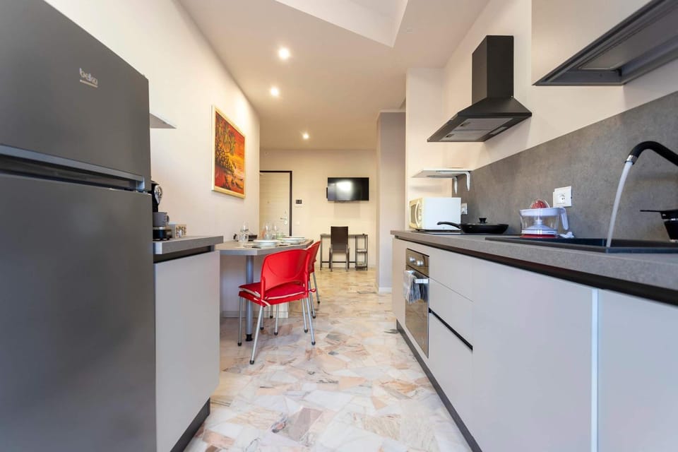 TV and multimedia, Kitchen or kitchenette, Dining area, dishwasher, oven, stove