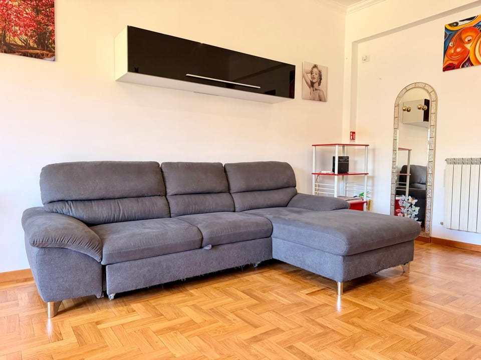 TV and multimedia, Living room, Seating area