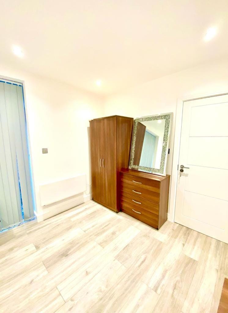 One Bedroom Apartment on Ground floor in London with Car Park Apartment in London Borough of Camden