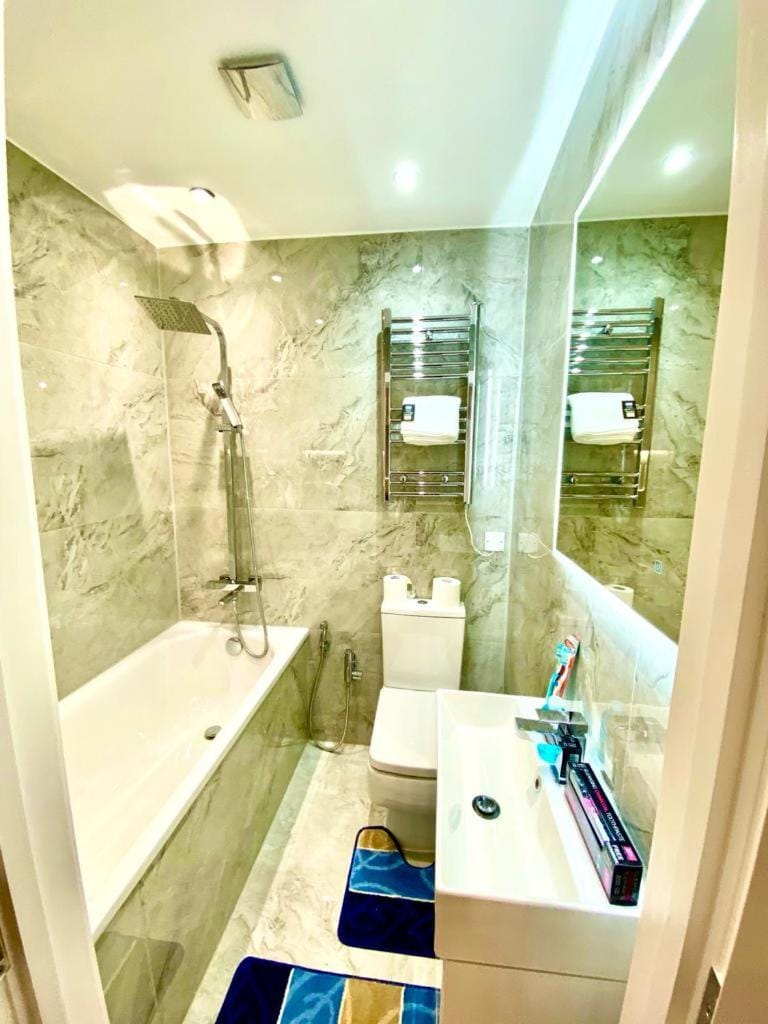 One Bedroom Apartment on Ground floor in London with Car Park Apartment in London Borough of Camden