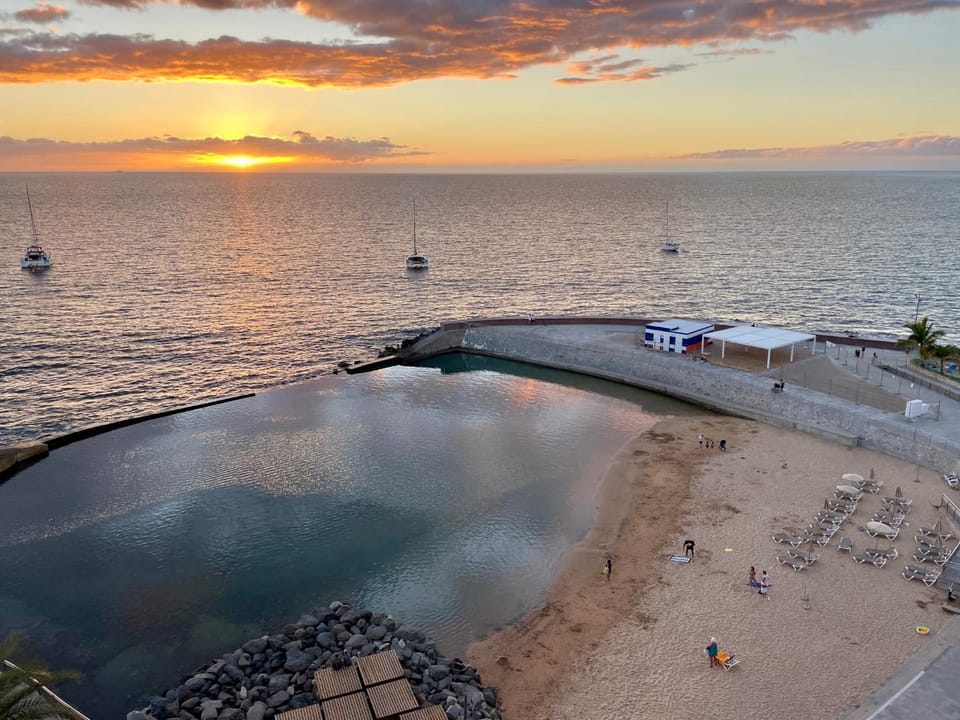 Beach, Swimming pool