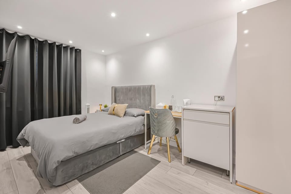 Bed, TV and multimedia, Coffee/tea facilities, Photo of the whole room, Bedroom, flat iron, internet, internet