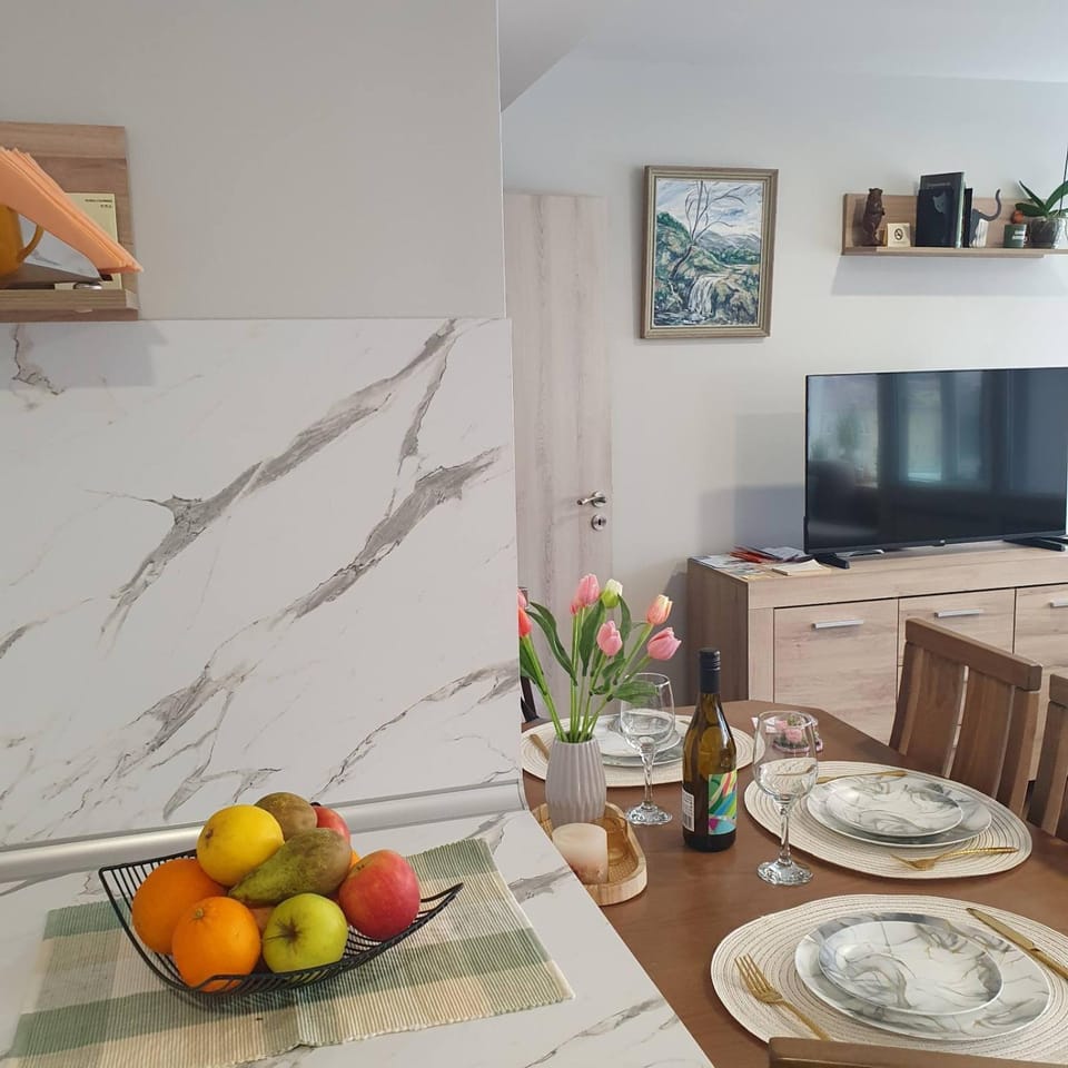 TV and multimedia, Kitchen or kitchenette, Dining area