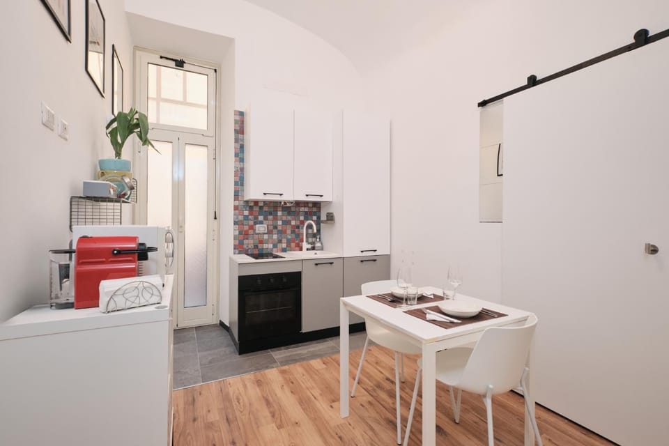 Kitchen or kitchenette, Dining area, oven, stove