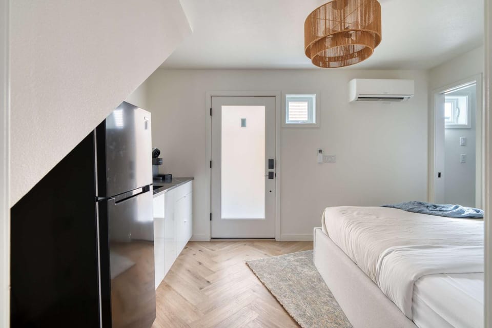Stay Portland - Alberta Arts District Hideaway - Stylish Studio Inn in Portland