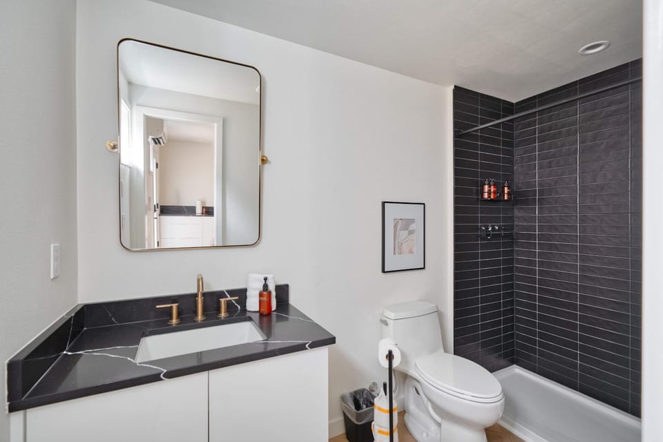 Stay Portland - Alberta Arts District Hideaway - Stylish Studio Inn in Portland