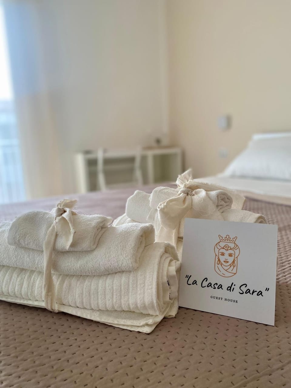 Photo of the whole room, towels