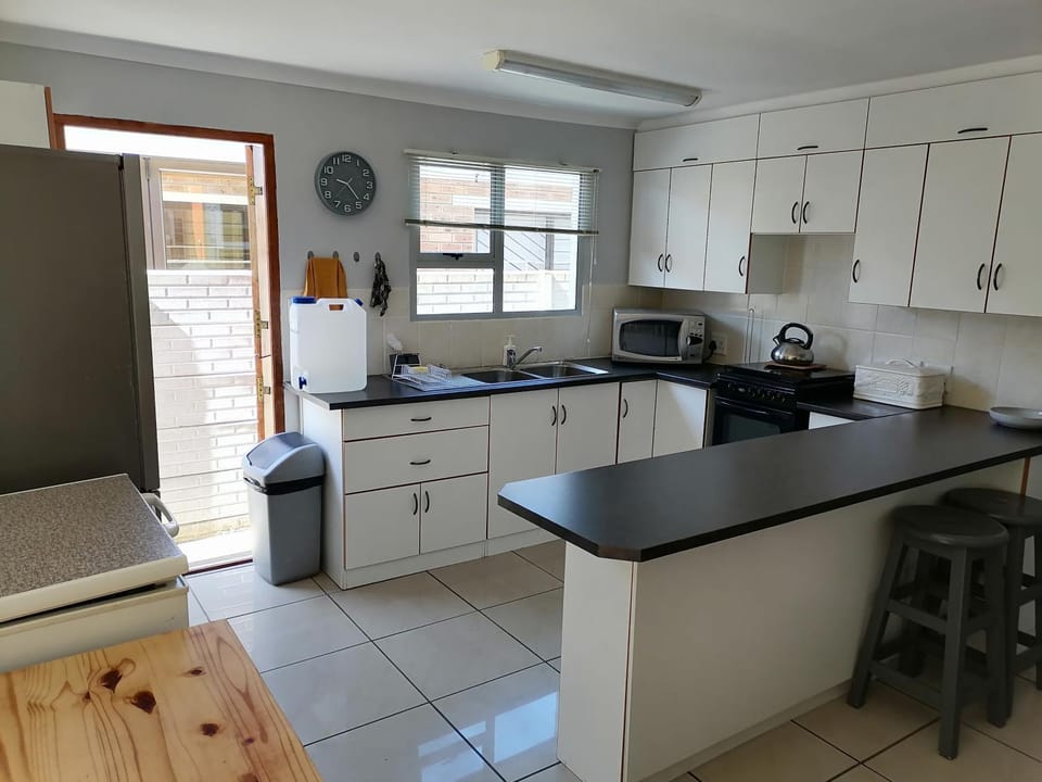 Kitchen or kitchenette, oven, stove