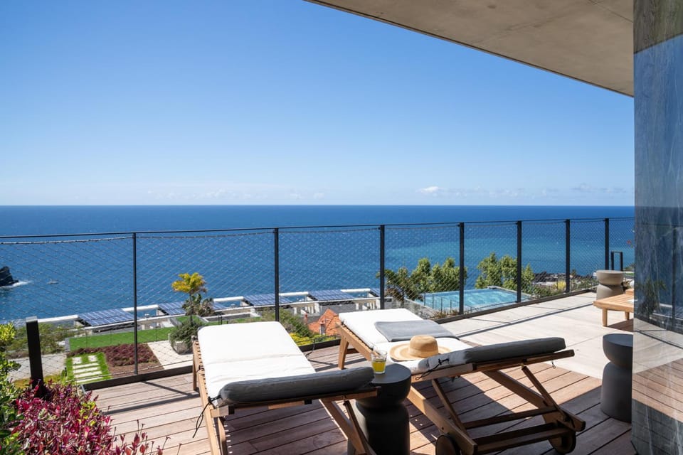 Balcony/Terrace, Seating area, Sea view, sunbed