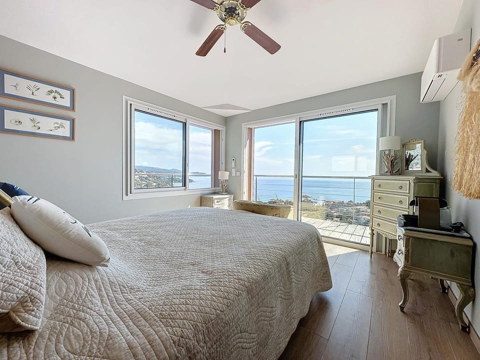 Bedroom, Sea view