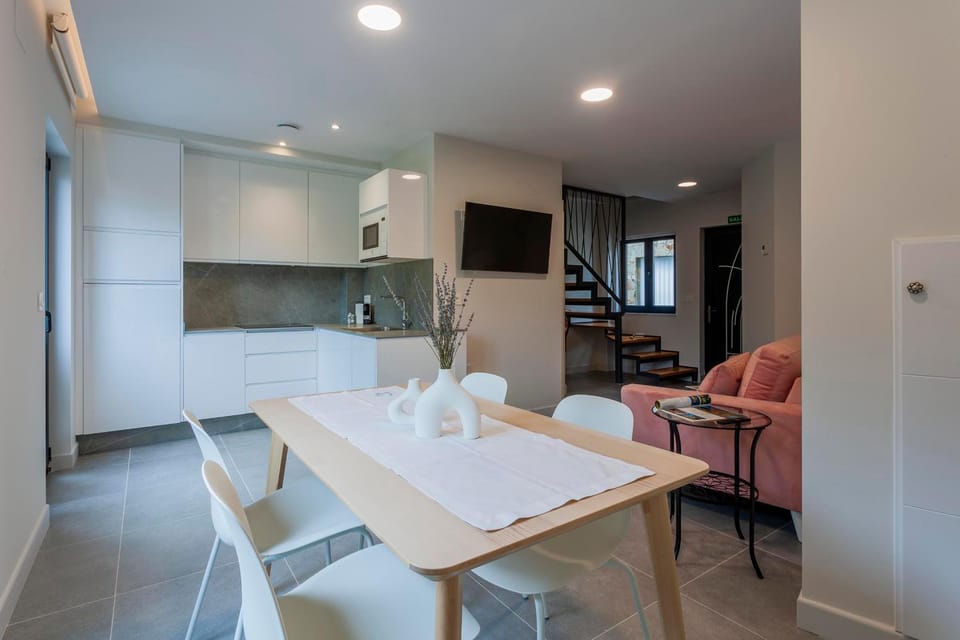 TV and multimedia, Kitchen or kitchenette, Living room, Dining area